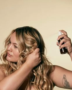 Guava Beach Waves Spray Texturisant 9 Guava Beach Waves Spray Texturisant -L:A Bruket Soldes 0332 Ceremonia ALANA SH 01 BEACH WAVES APPLICATION 078