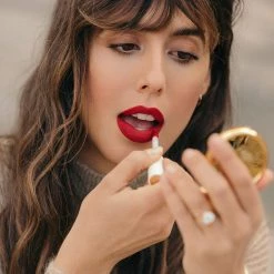 Petal Bouche Rouge à Lèvres Mat Sans Transfert 20 Petal Bouche Rouge à Lèvres Mat Sans Transfert -L:A Bruket Soldes 1vfr petal bouche lifestyle carre