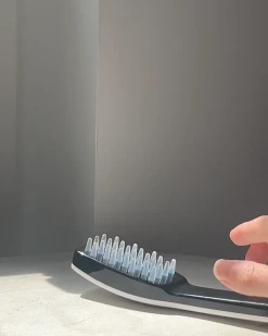 Intensive Hair & Scalp LED Light Therapy Brosse Cheveux -L:A Bruket Soldes Captured ecran2023 06 05a10.26.30