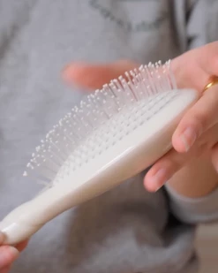 Brosse N°04 La Miracle Dêmêlante Et Massante -L:A Bruket Soldes Captured ecran2023 06 07a11.28.18