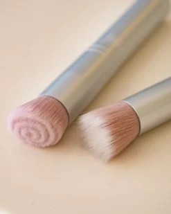 RMS Beauty Skin2Skin Foundation Brush 6 RMS Beauty Skin2Skin Foundation Brush -L:A Bruket Soldes PinceauxRMS2 FP Post 404f8dfa aaf2 44e0 bc77 ef867d8da5da