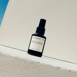 L:A Bruket Essential Cleansing Oil Huile Nettoyante 276 -L:A Bruket Soldes Product still life 1