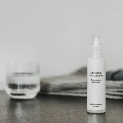 Rejuvenating Day Cream Crème De Jour Revitalisante 7 Rejuvenating Day Cream Crème De Jour Revitalisante -L:A Bruket Soldes Rejunevating Day cream 1