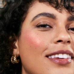 RMS Beauty ReDimension Hydra Powder Blush -L:A Bruket Soldes visuel modele blush rms Mai Tai