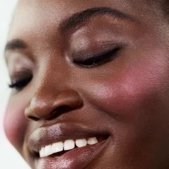 RMS Beauty ReDimension Hydra Powder Blush -L:A Bruket Soldes visuel modele blush rms PommFizz